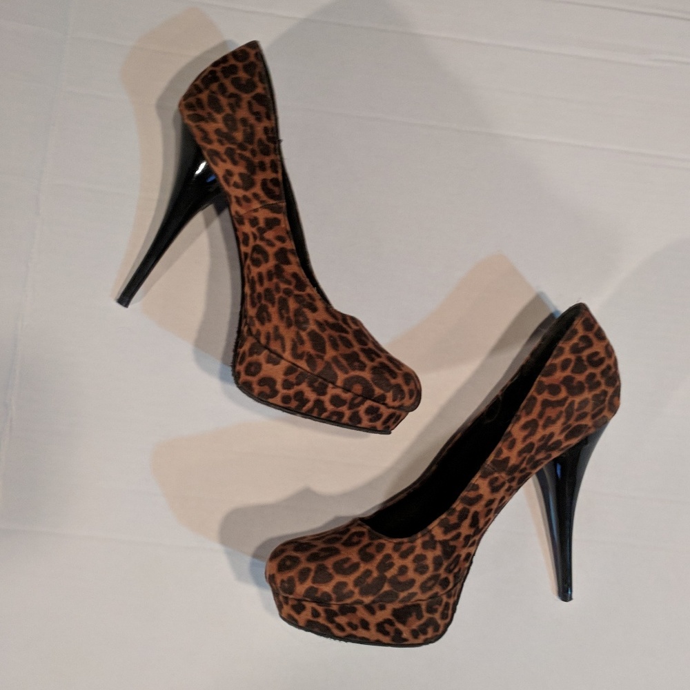 Never Worn / Candie's Leopard Print Pumps - SZ 10